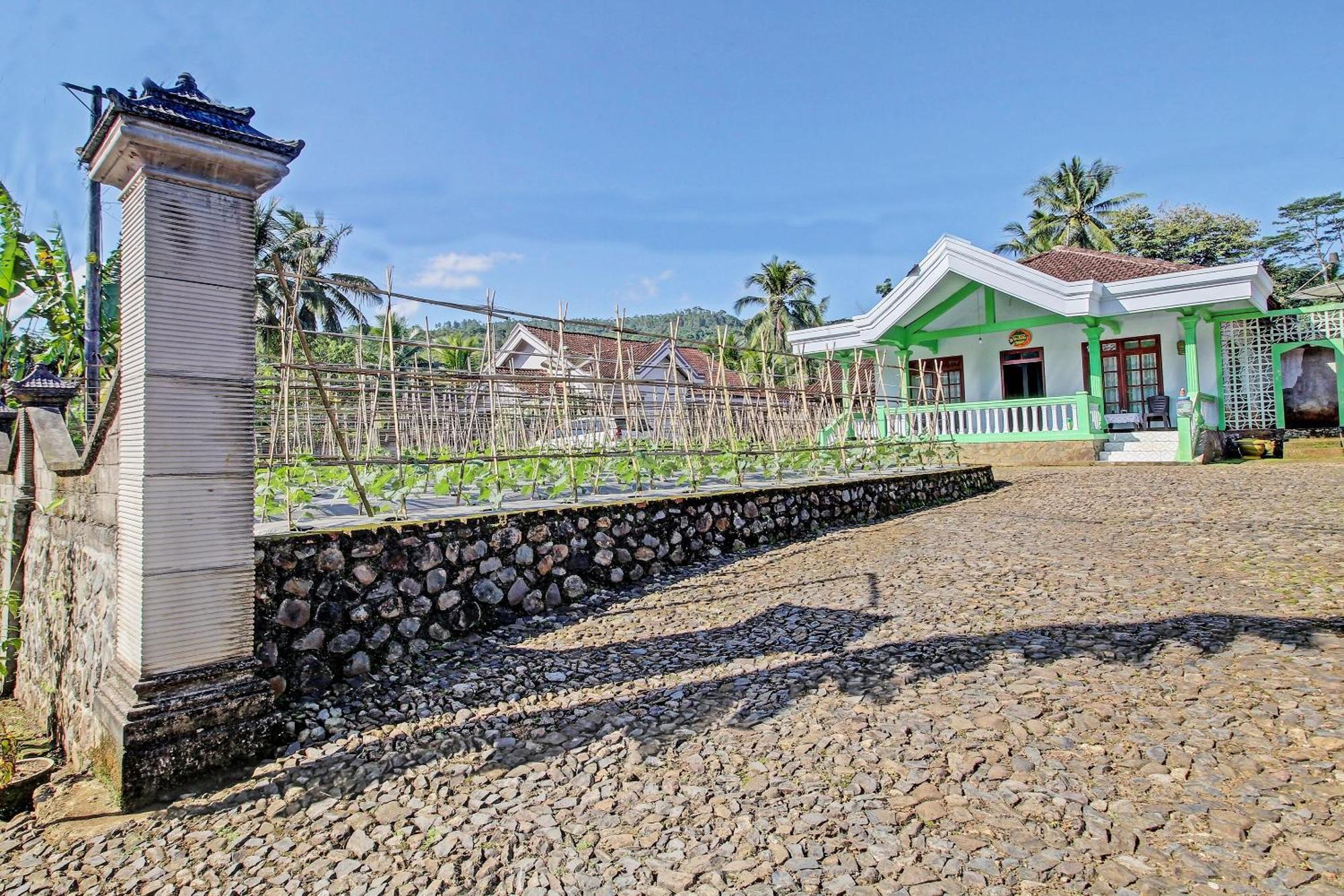 Spot On 91214 Desa Wisata Pandean Hotel Trenggalek Exterior photo