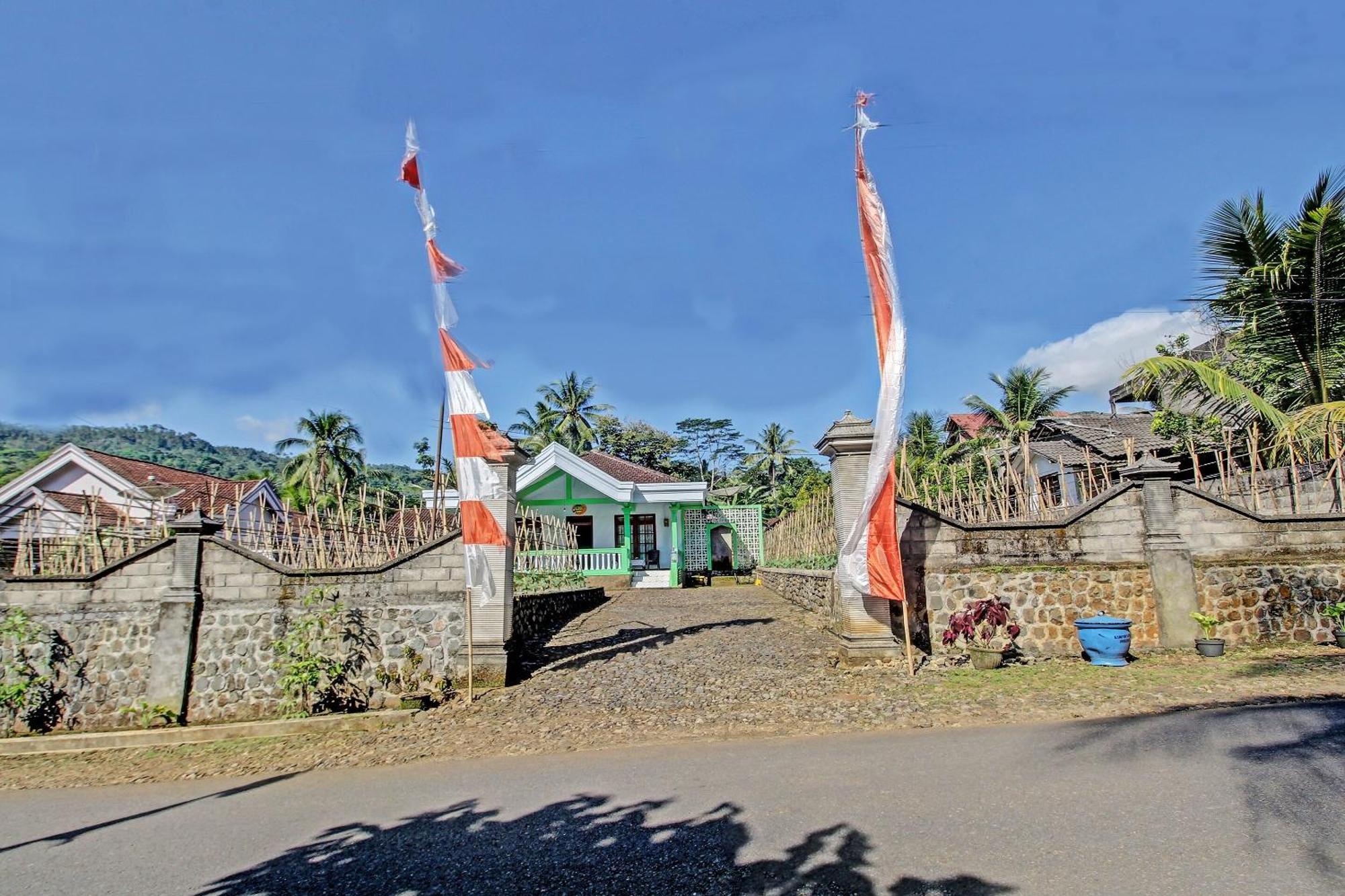 Spot On 91214 Desa Wisata Pandean Hotel Trenggalek Exterior photo